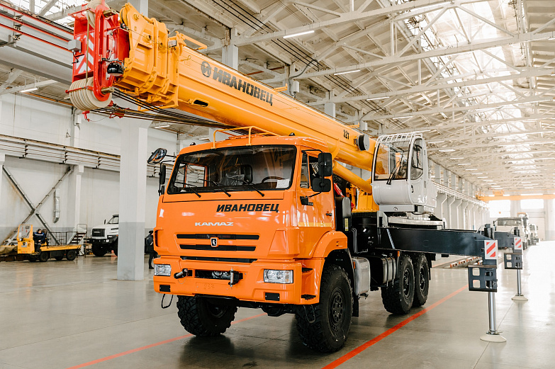 Автокран Ивановец КС-55717К-3 Air: 32 т мощности и проходимости на шасси КАМАЗ 43118 6x6