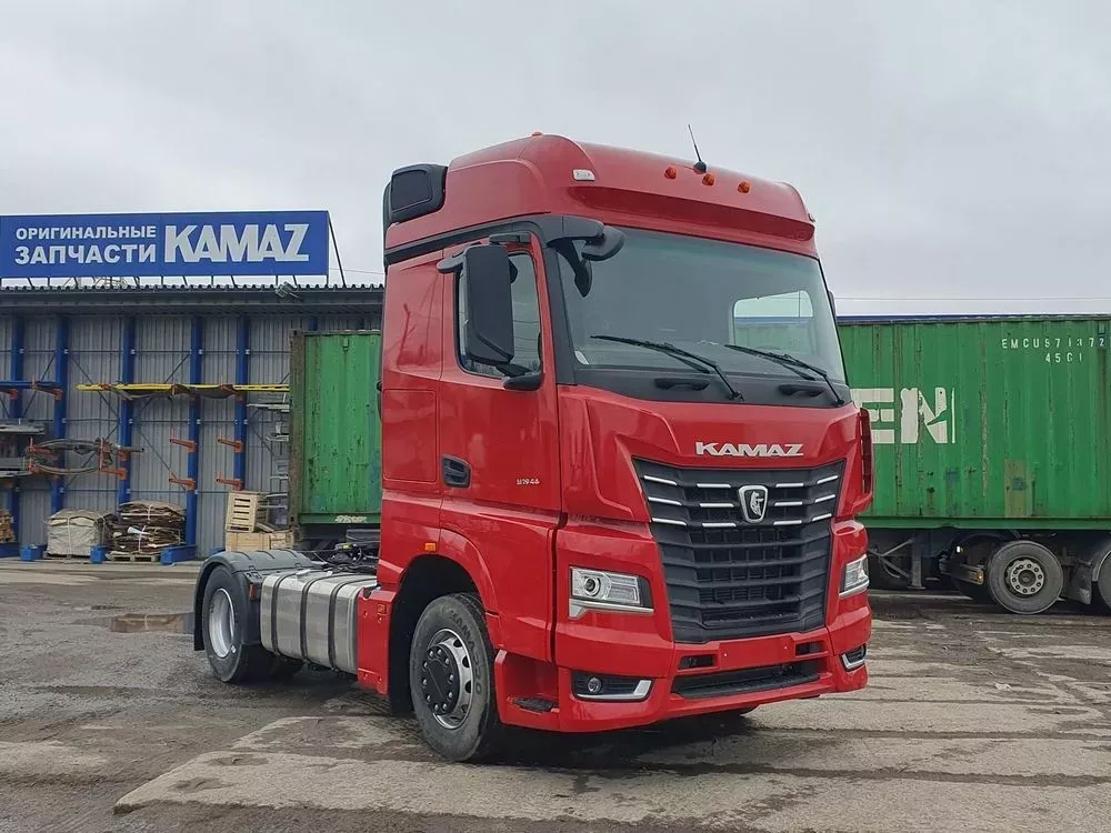 Седельный тягач KAMAZ 54901-CA (М1946) для буксировки полуприцепов для перевозки опасных грузов