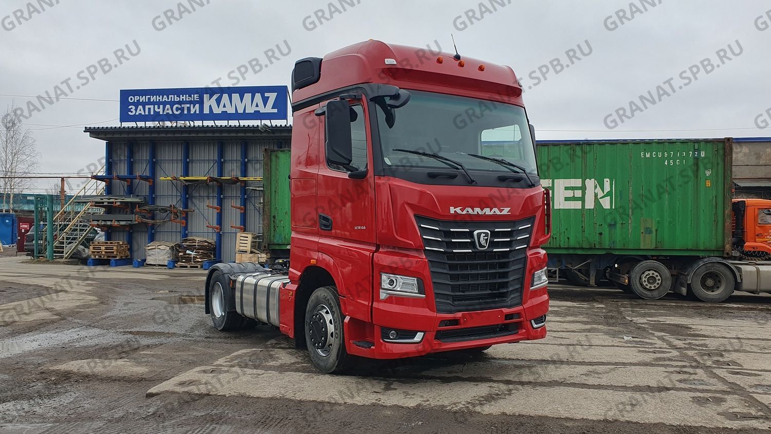 Седельный тягач KAMAZ 54901-70028-CА (М1946) для буксировки полуприцепов для опасных грузов