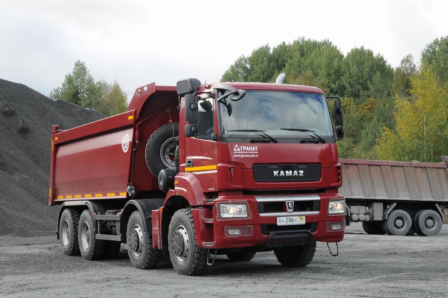 самосвал КАМАЗ 65801-006-68(T5)