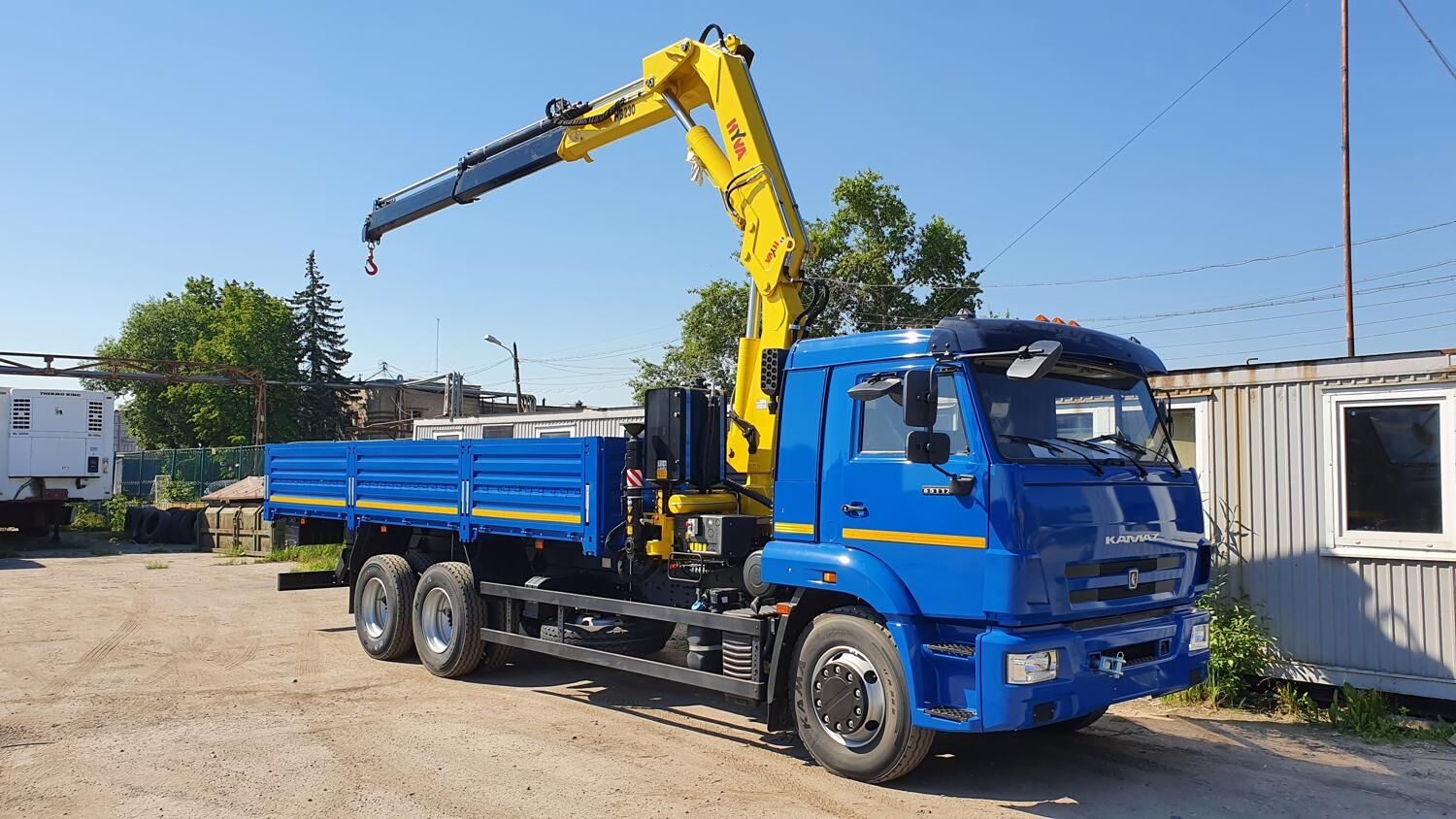 Бортовой КАМАЗ 65117 с КМУ HYVA HB230