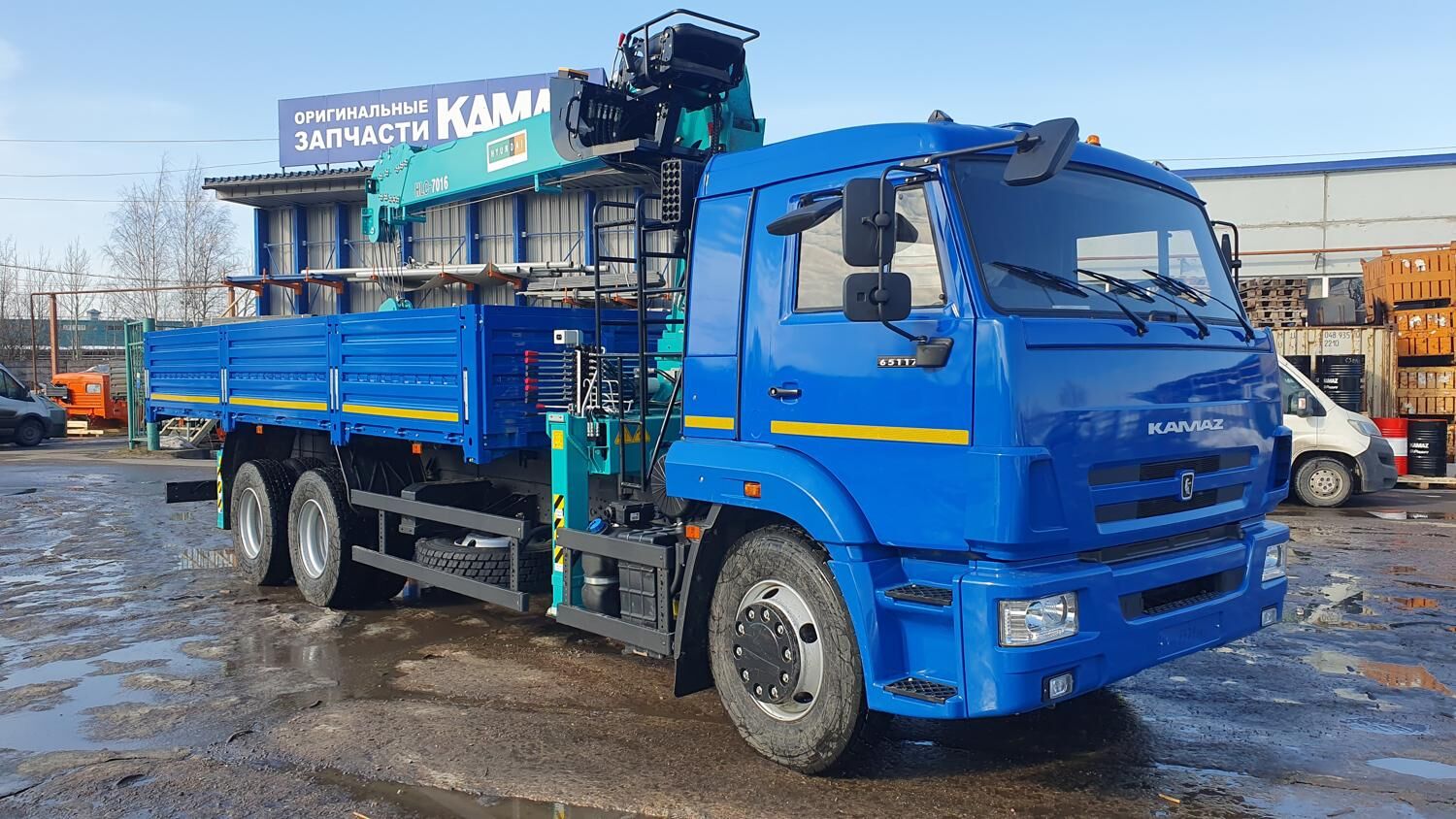 Кликните для увеличения изображения Бортовой КАМАЗ 65117-3010-48 с КМУ HKTC 7016