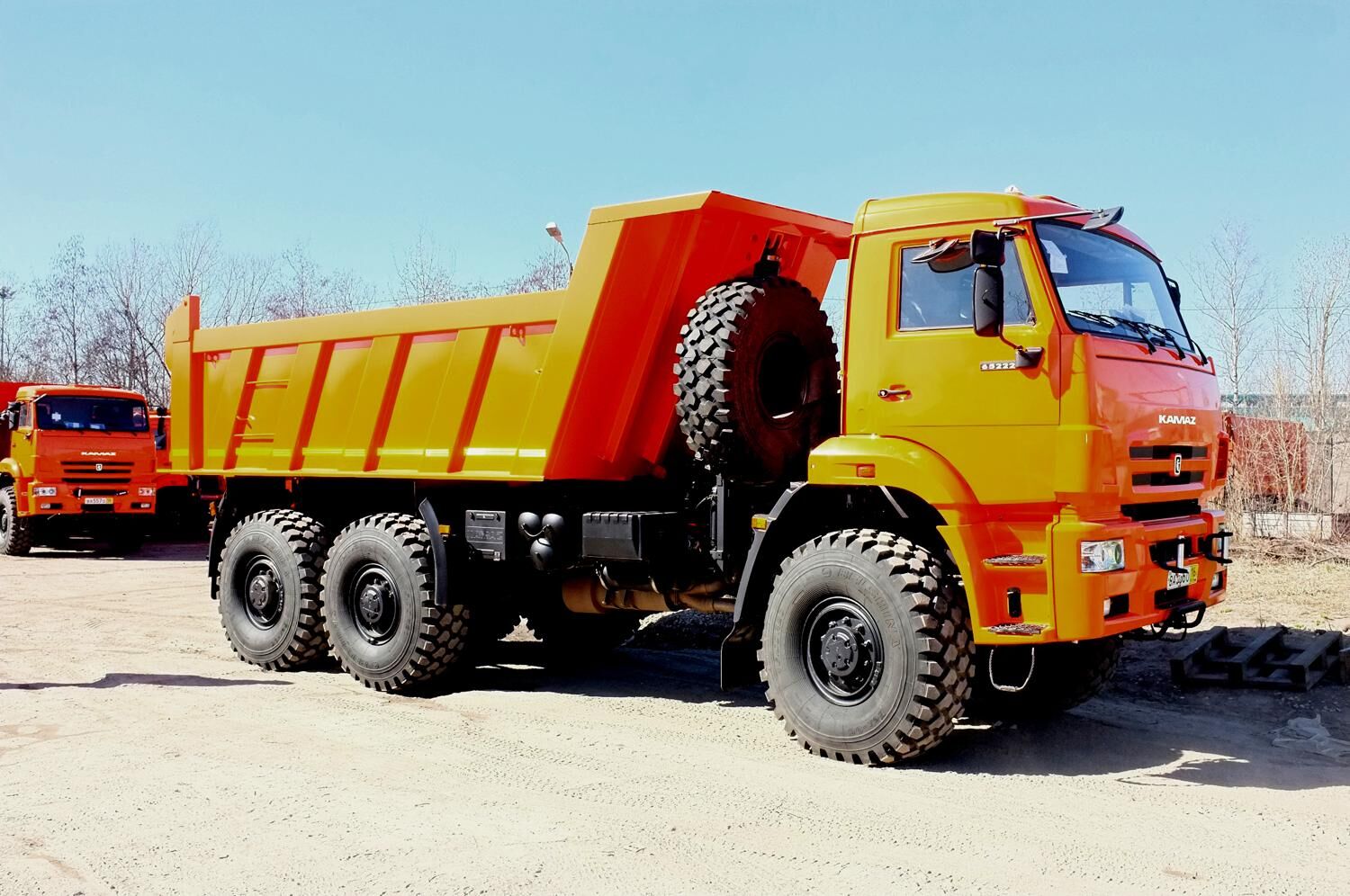 самосвал КАМАЗ 65222-6010-53 с задней разгрузкой