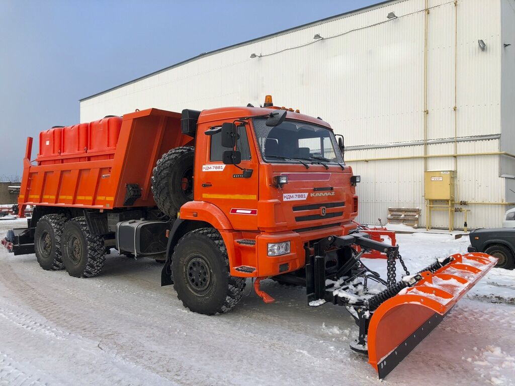 КДМ-7881012 на с.65222 (ПМ пласт, V=12 м3, Сопла, Передний отвал, Задняя щетка)