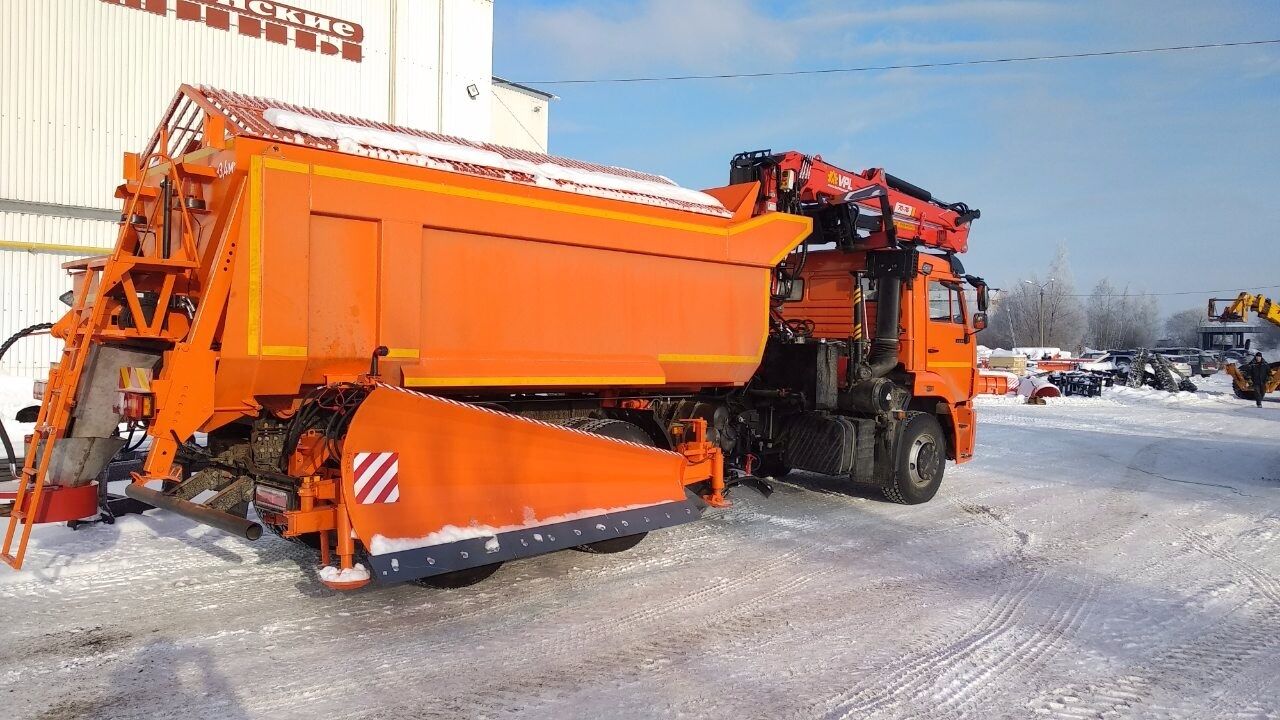 КДМ-650-07-01 на ш.6520-53 (ГМУ, Самосв.кузов, ПС сталь 09Г2С,V=10,5 м3, Средний нож, Боковой отвал)