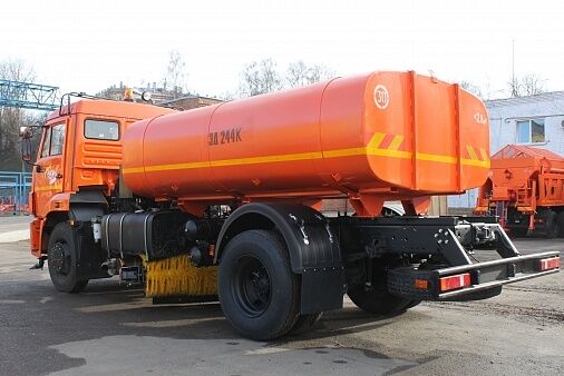 КДМ-7881030 на ш.43253 (ПМ сталь 09Г2С, V=9 м3, Сопла, Средняя щетка)