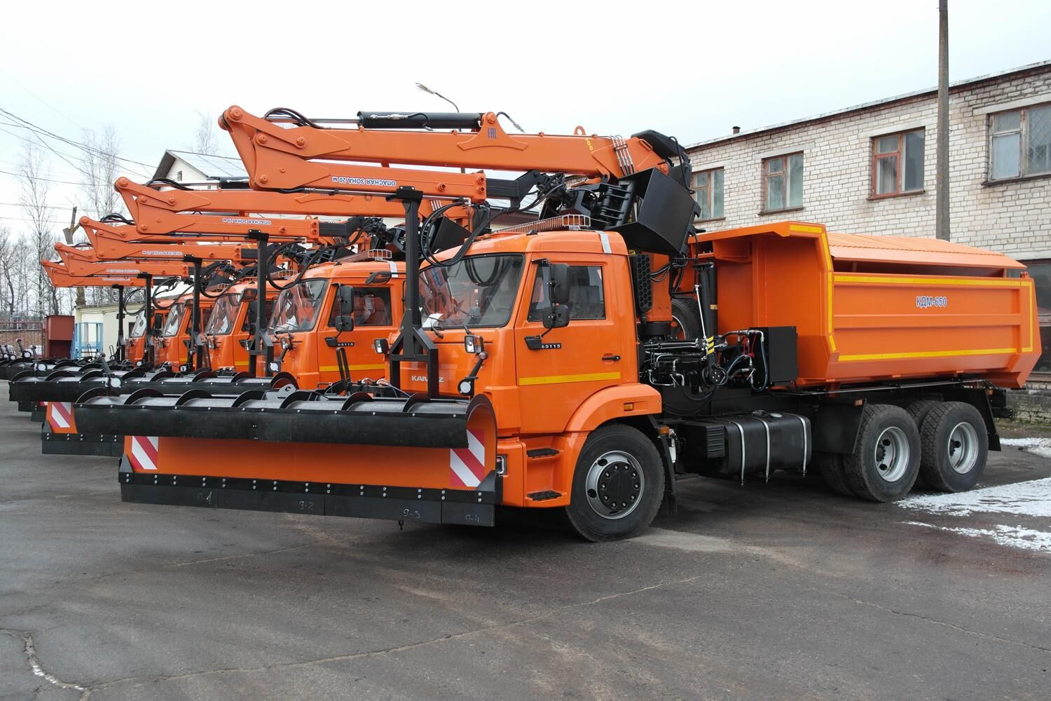 КДМ-650-05 на ш.65115-50 (ГМУ, Самосвальный кузов, ПС сталь 09Г2С, V=8 м3, Передний отвал)