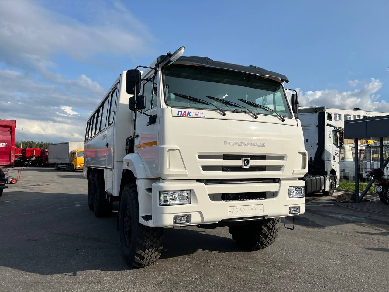 автобусы вахтовые НЕФАЗ, 28+2 мест, сид.СПА-300 с 3-х т.ч.РБ, на шасси КАМАЗ-5350