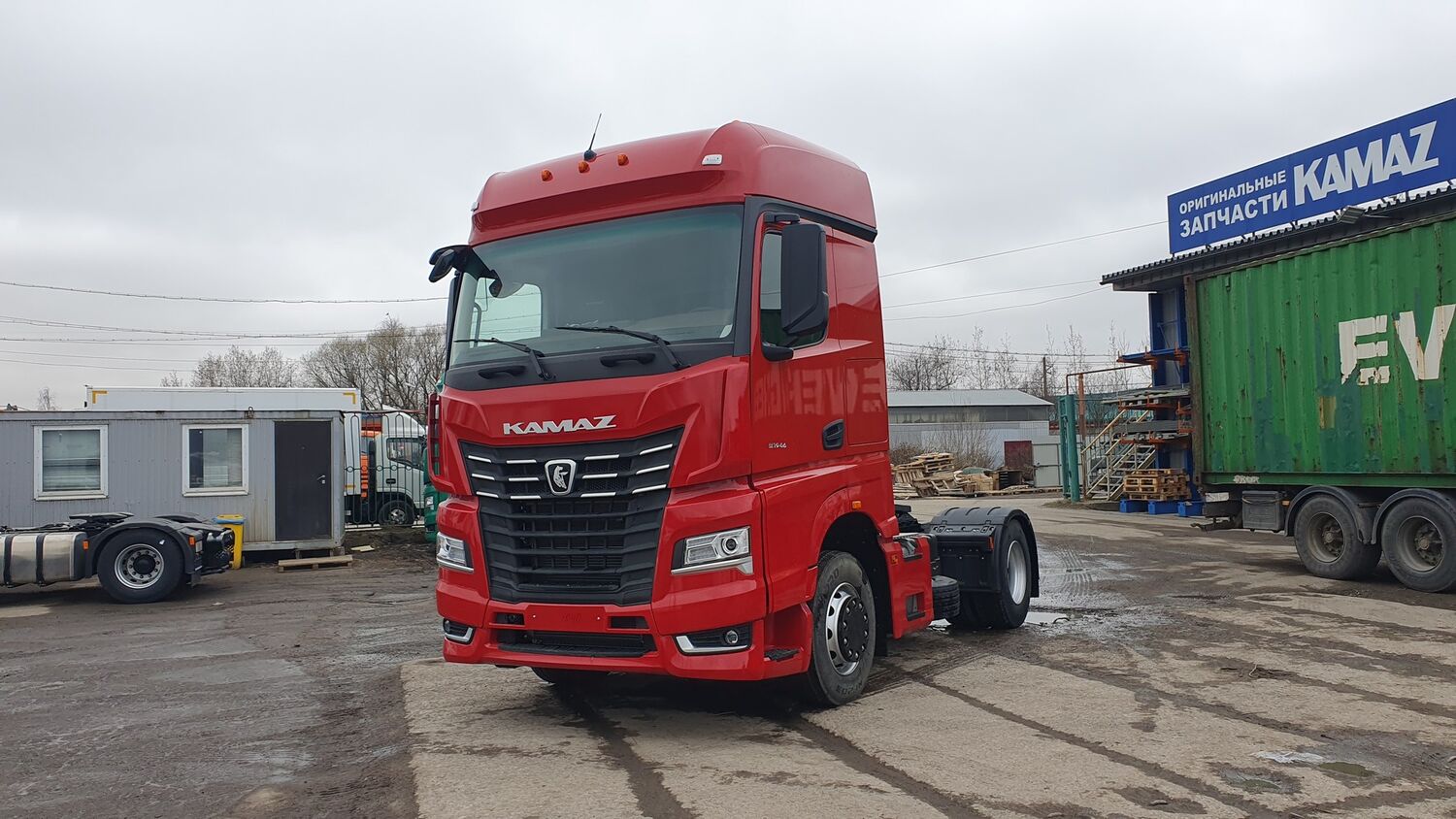 седельный тягач KAMAZ 54901-70028-CА (М1946) для буксировки полуприцепов для опасных грузов