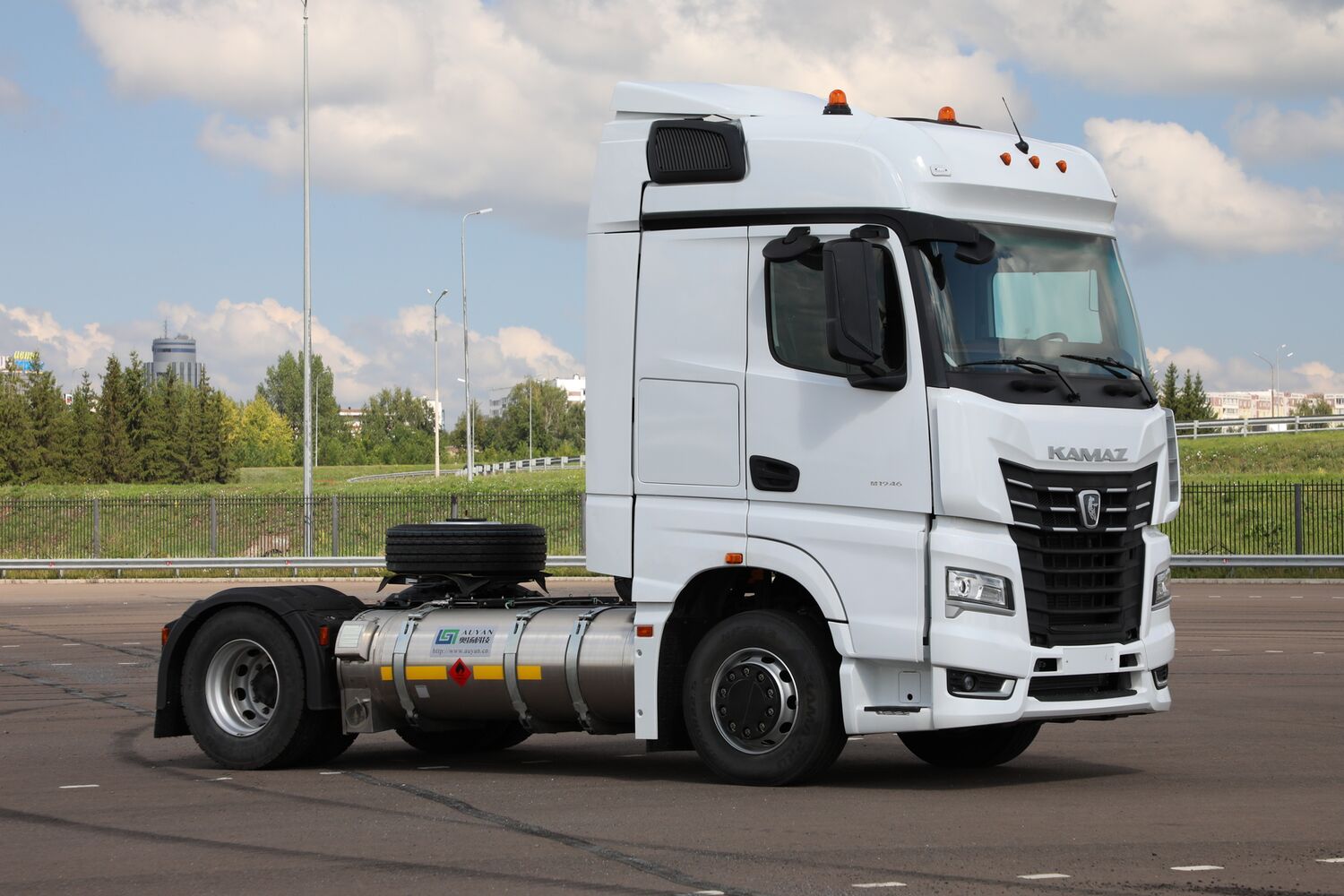 седельный тягач KAMAZ 54901-70908-MA СПГ