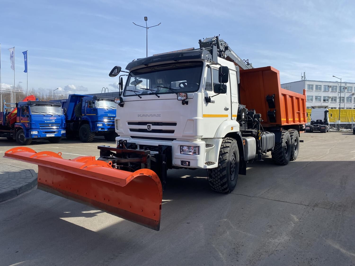 Самосвал КАМАЗ 43118-23027-50 с ГМ Майман 110SM, поворотный отвал