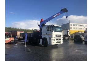 Бортовой КАМАЗ 65207-1002-87 с КМУ DongYang SS2725 LB