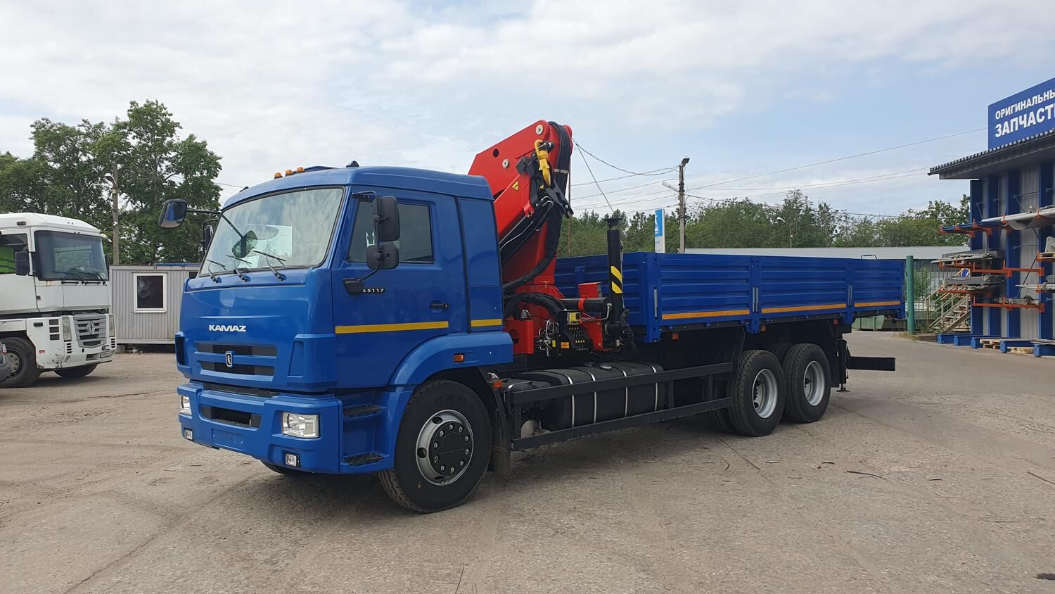 бортовой а/м КАМАЗ 65117-48(А5) с КМУ ИМ-320 за кабиной