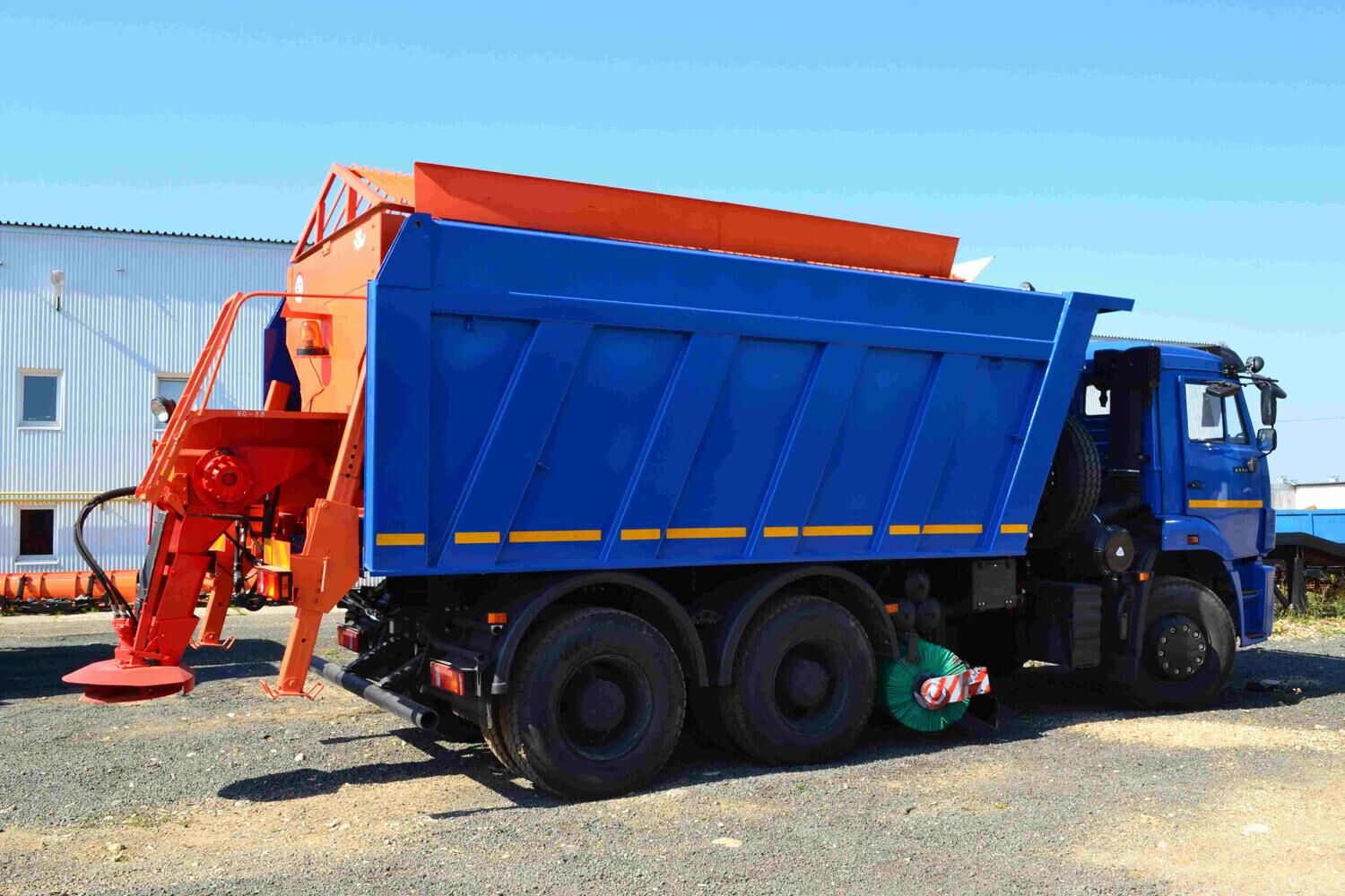 КДМ-7881010 на с.КамАЗ-6520-49 (ПС (сталь 09Г2С V=10,5 м3), Средняя щетка)