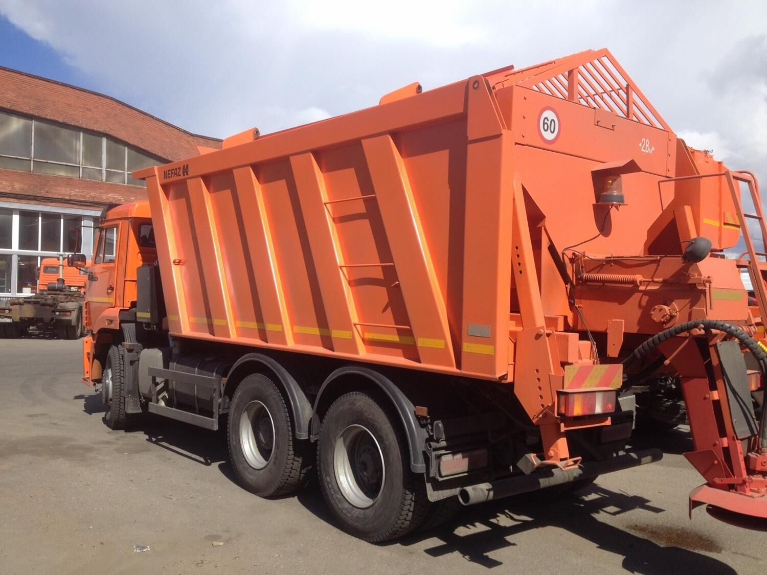 КДМ-7881010 на с.КамАЗ-6520-7915-49 (ПС (сталь 09Г2С V=10,5 м3)
