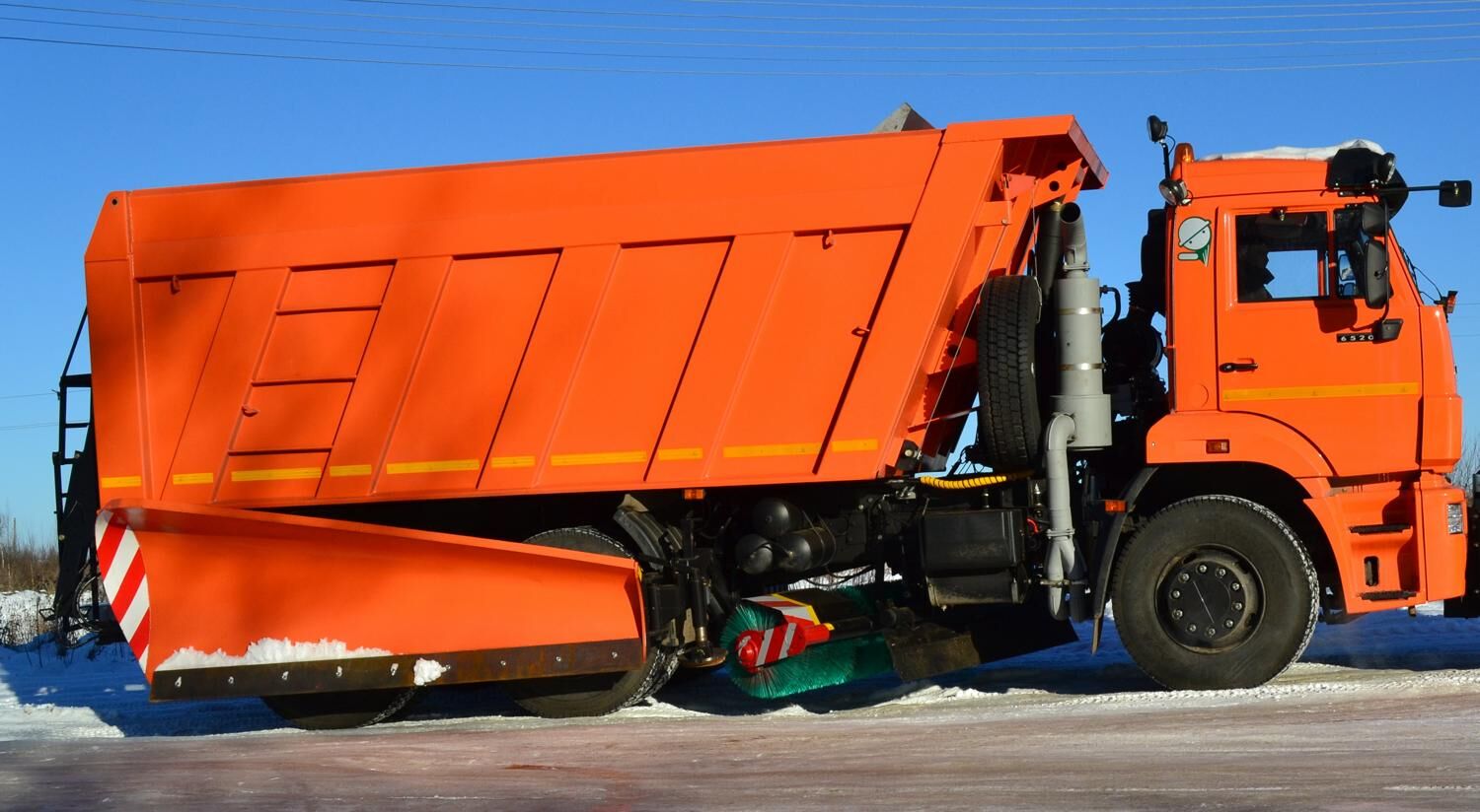 КДМ-7881010 на с.КамАЗ-6520-49 (Боковой отвал, Средняя щетка)