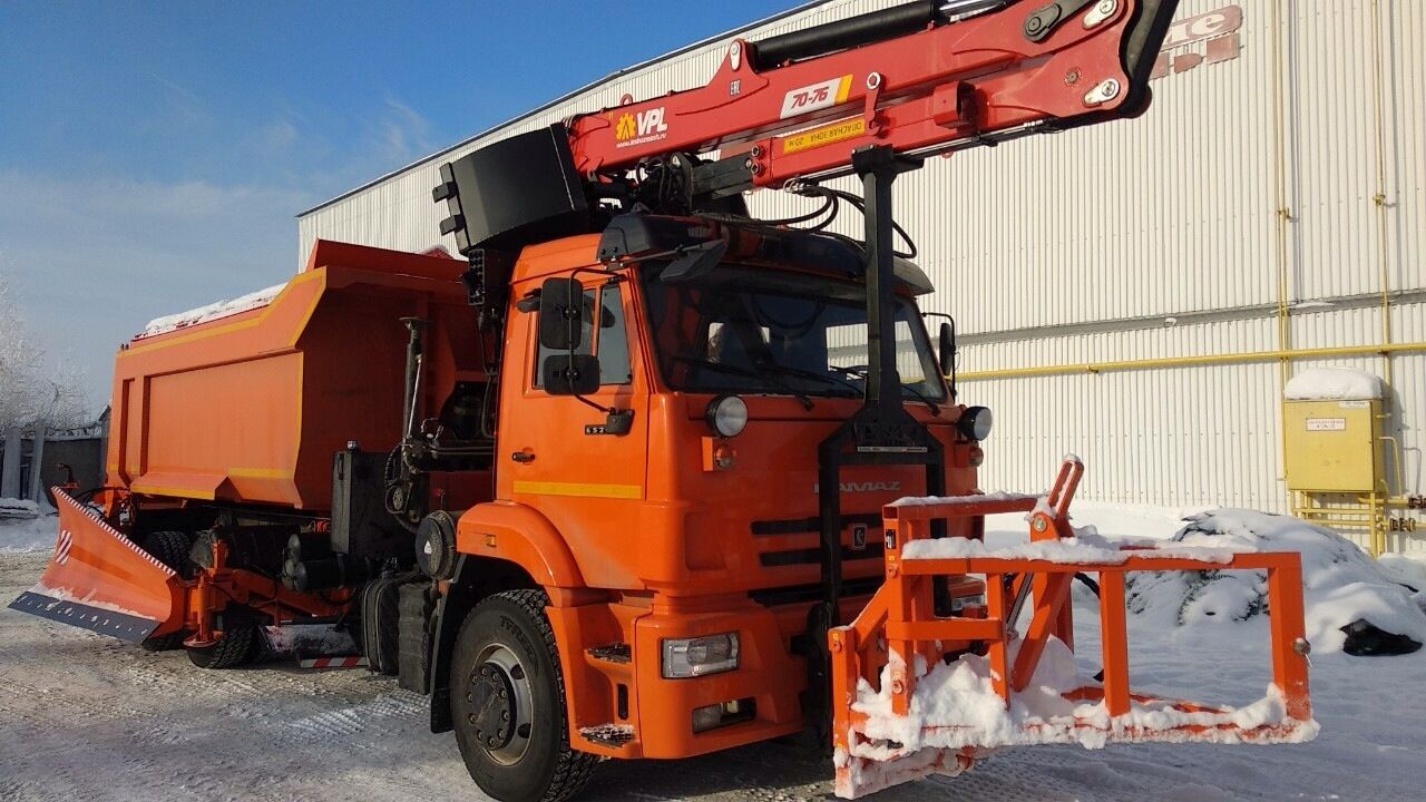 КДМ-650-07-01 на ш.6520-53 (ГМУ, Самосвальный кузов, Передний отвал, Средний нож, Боковой отвал)