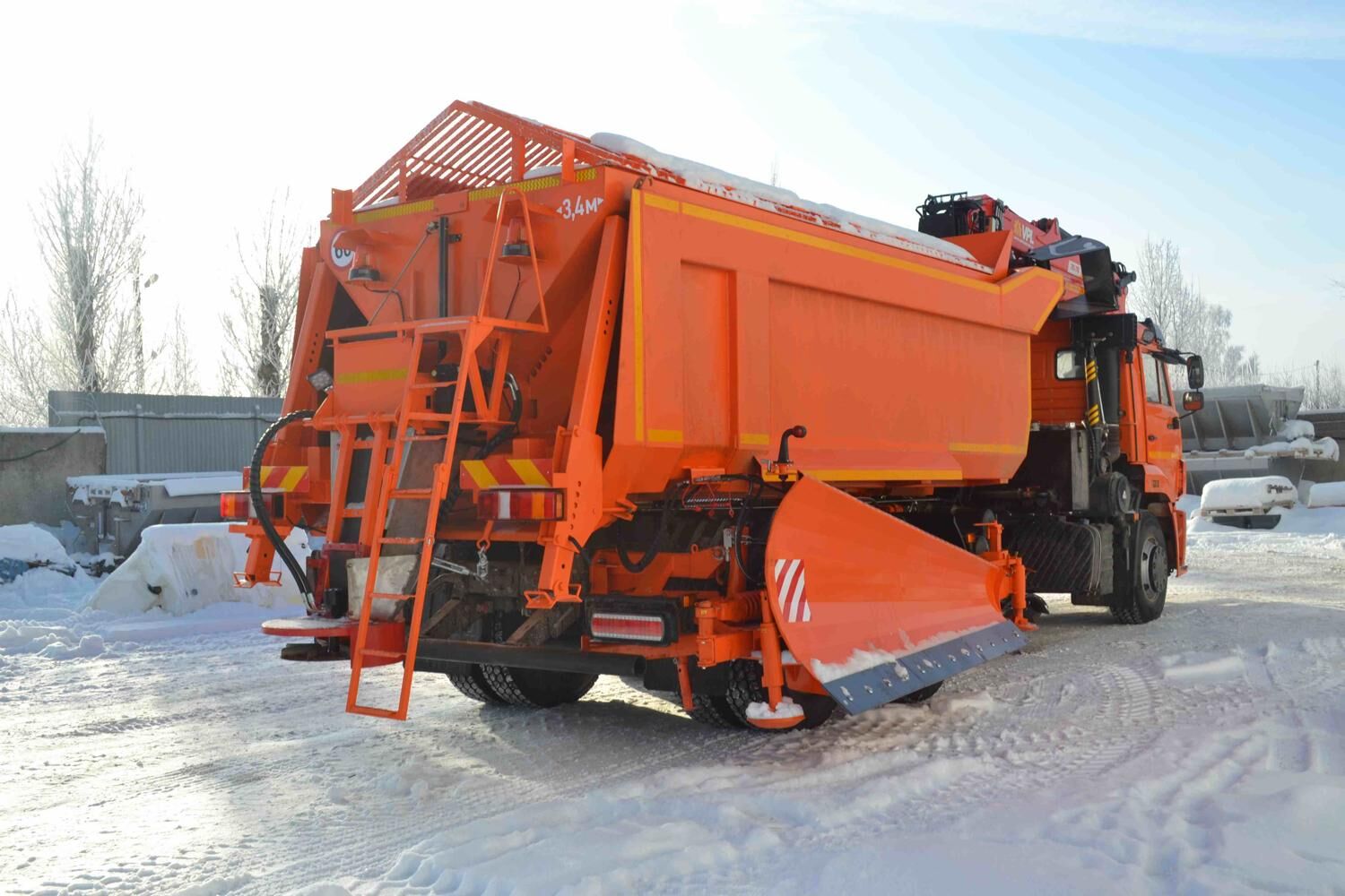 КДМ-650-07-01 на ш.6520-53 (ГМУ, Самосвальный кузов, ПС сталь 09Г2С, V=10,5 м3, Боковой отвал)
