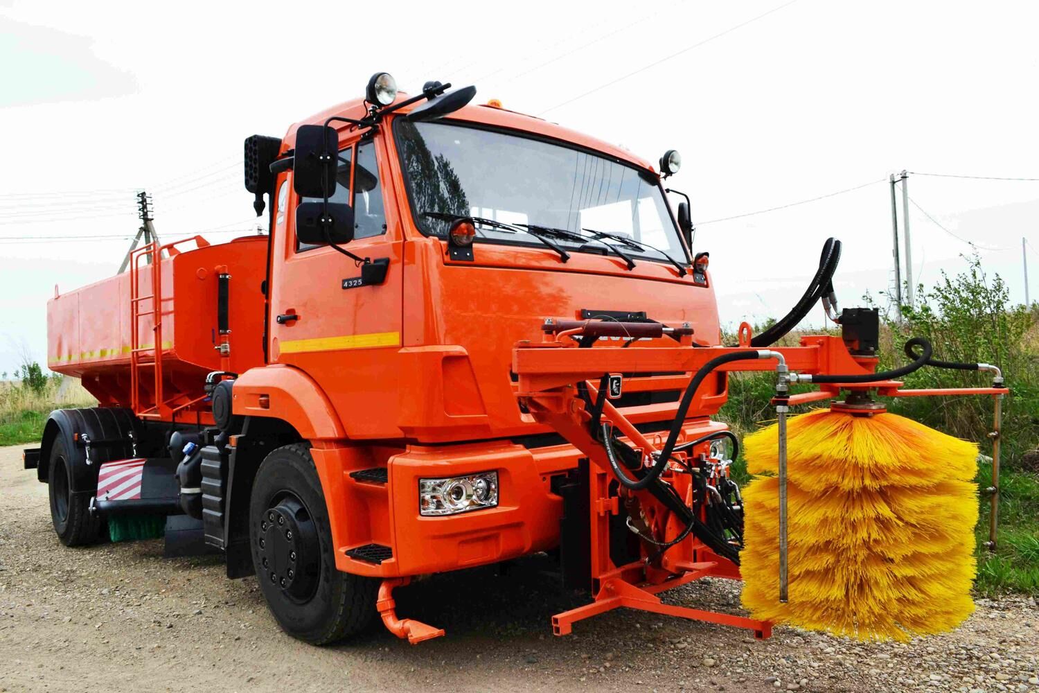 КДМ-7881030 на ш.43253 (ПМ сталь 09Г2С, V=9 м3, Сопла, Средняя щетка, ОМБ)