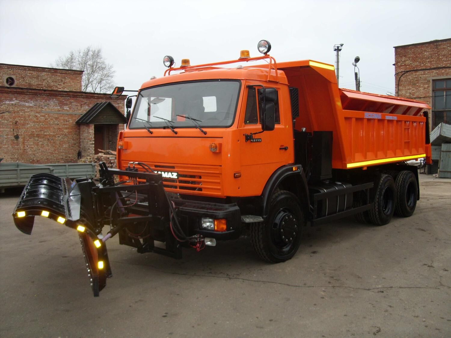 КДМ-650-04 на ш.65115-50 (Самосвальный кузов, ПС сталь 09Г2С, V=8 м3, Передний отвал)