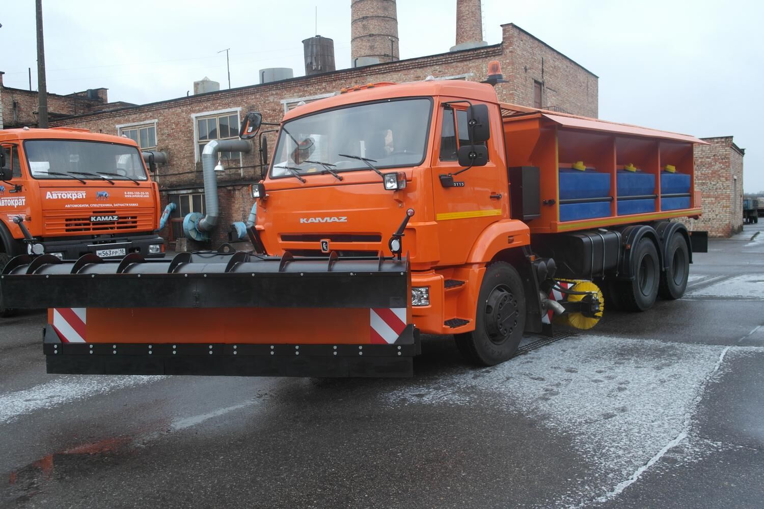 КДМ-650-08 на ш.65115-48 (ПС сталь 09Г2С,V=8 м3, Баки для увлажнения, Передний отвал, Средняя щетка)