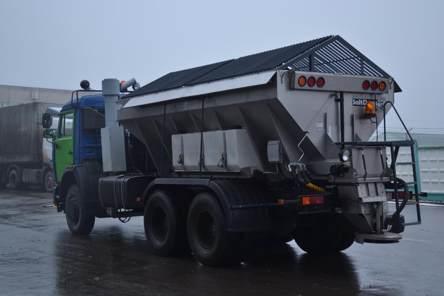 КДМ-7881022 на ш.65115-48 (ПС нерж, V=10,5 м3, Баки для увлажнения)