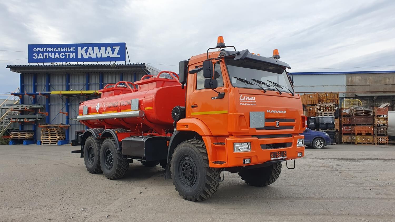 автотопливозаправщик Трансмастер мод. 4671 (10,0 куб.м, 2 отсека) на шасси КАМАЗ-43118