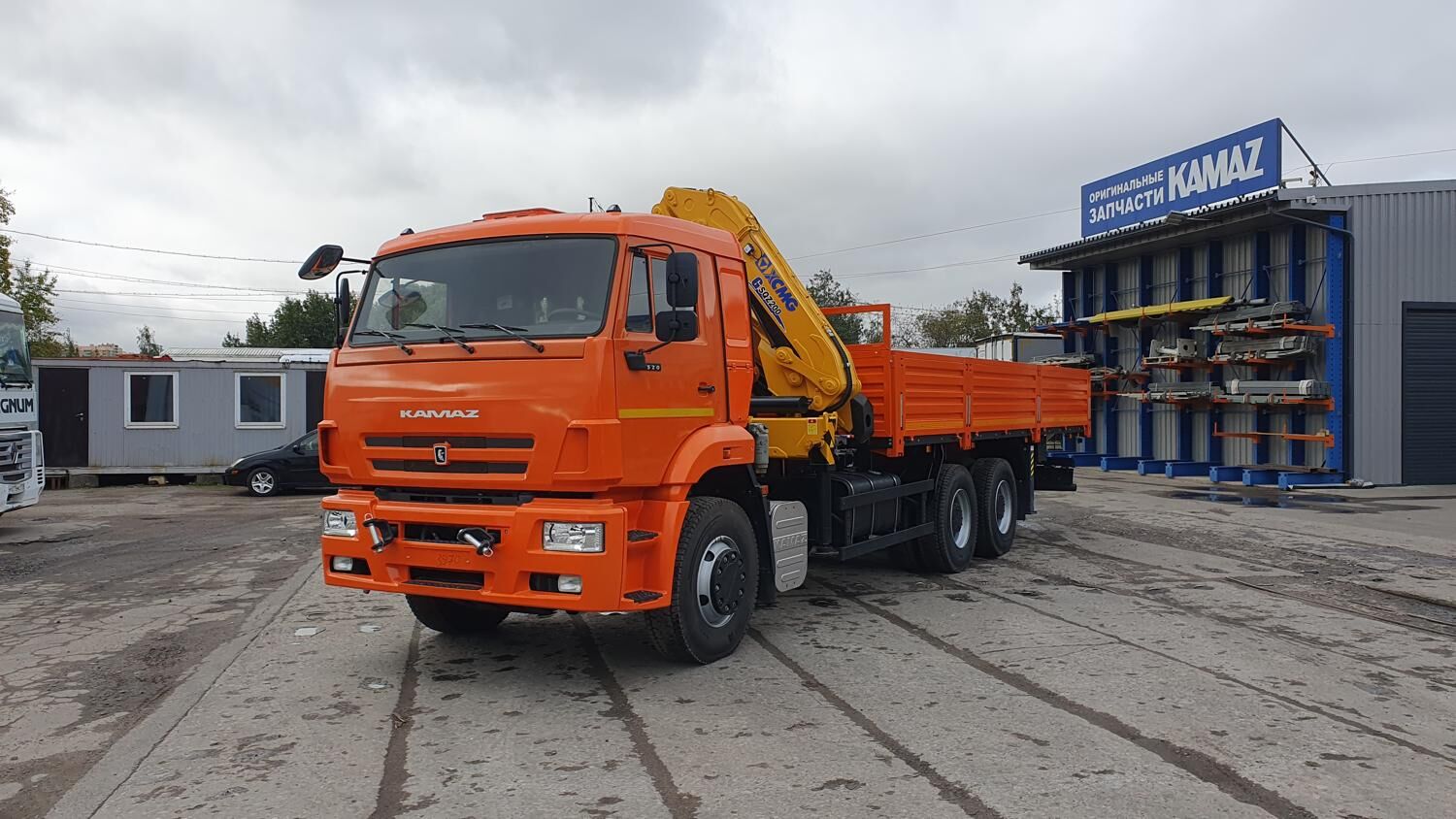 а/м бортовой с КМУ XCMG SQZ200-4; ш. 6520-3910-49