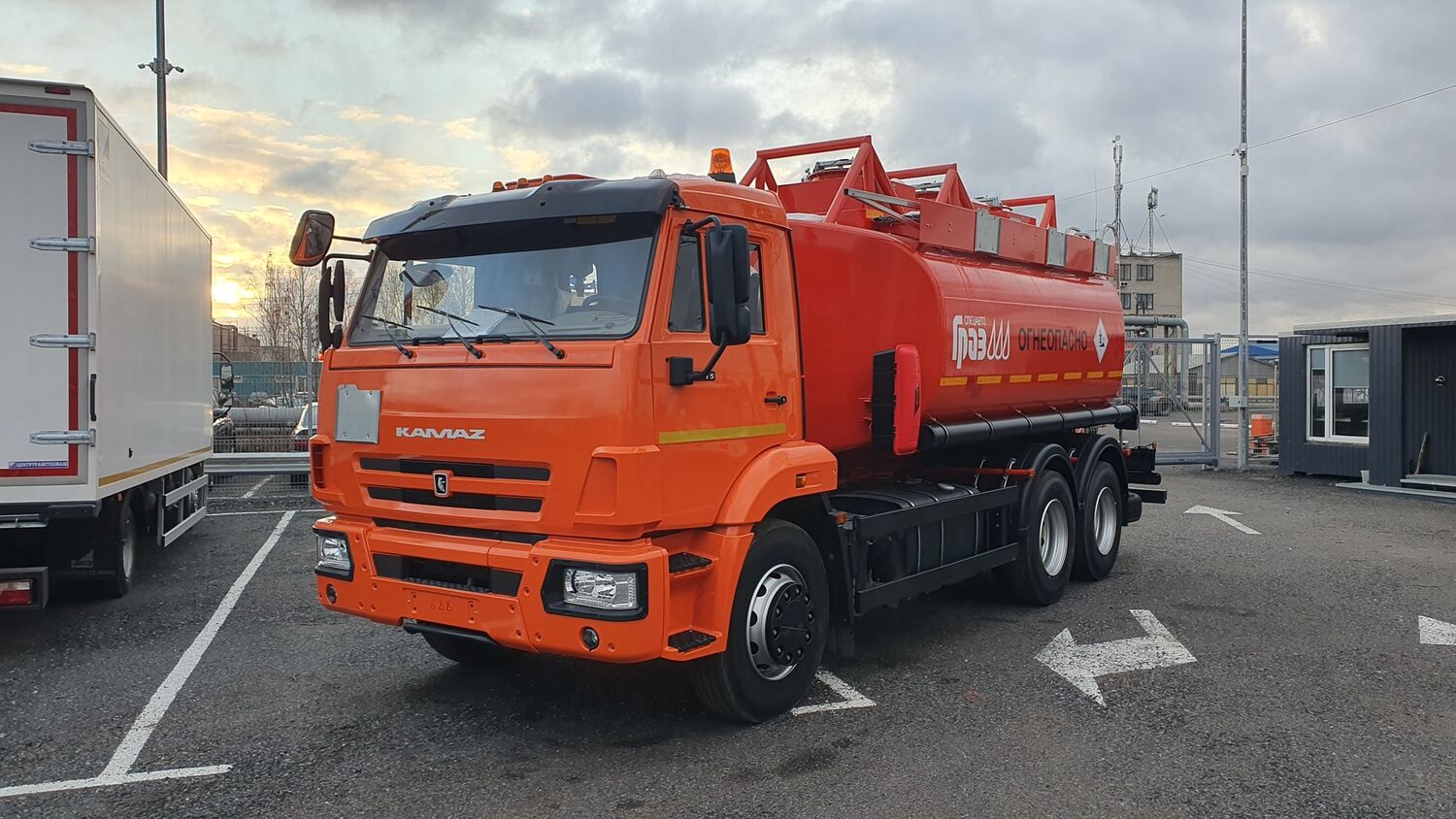 автотопливозаправщик АТЗ-15 ГРАЗ GRK63