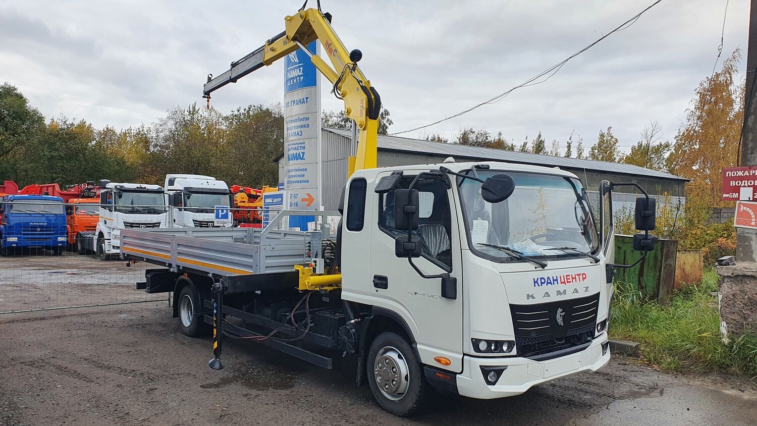 Бортовой КАМАЗ Компас с КМУ Hyva Crane HB80E2 на ш. 43089-44511-F5