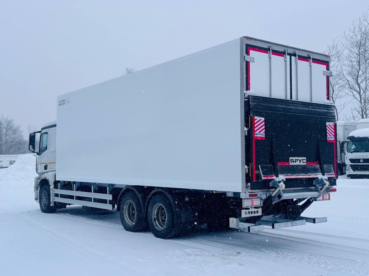 Рефрижератор N330-03 на шасси КАМАЗ 65658 с грузоподъемным бортом