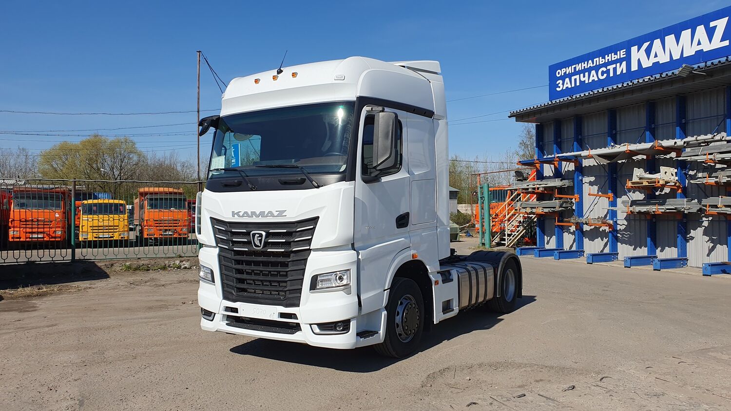 Кликните для увеличения изображения седельный тягач KAMAZ 54901-70022-CА (М1946) для буксировки полуприцепов для опасных грузов